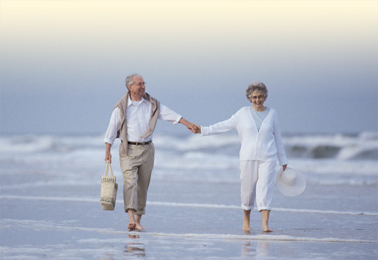 happy_pensioners_at_the-beach